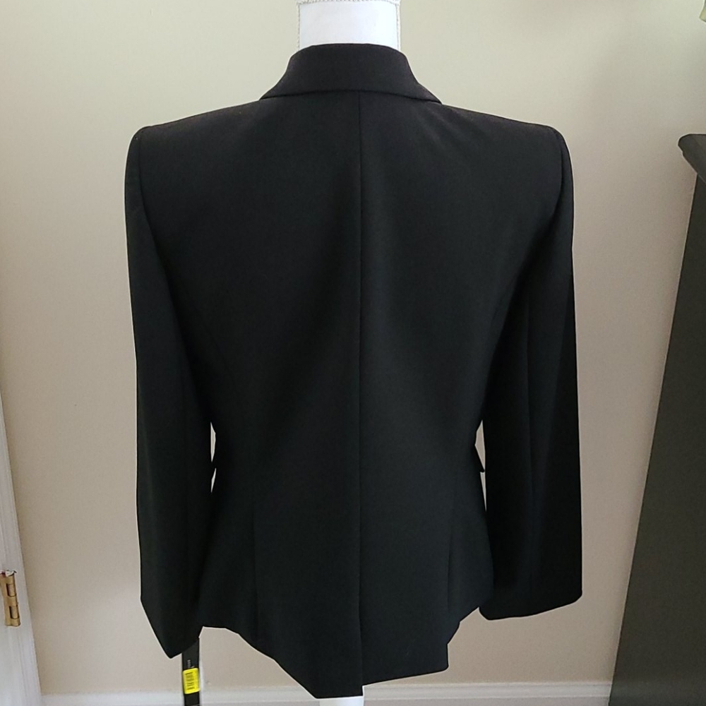 🌻Host Pick🌻 NWT...Tahari Arthur S. Levine Jacket - Picture 3 of 4